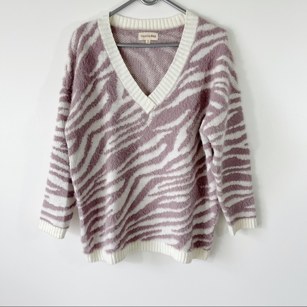 Vanilla Bay V Neck Sweater, Lavender Zebra, S